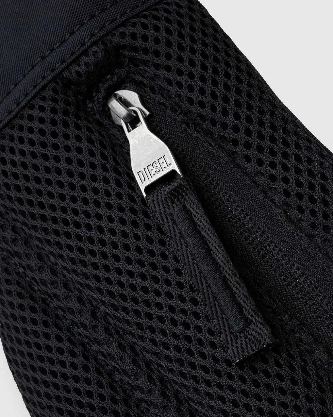 1Dr-Pod Crossbody Taske Sort