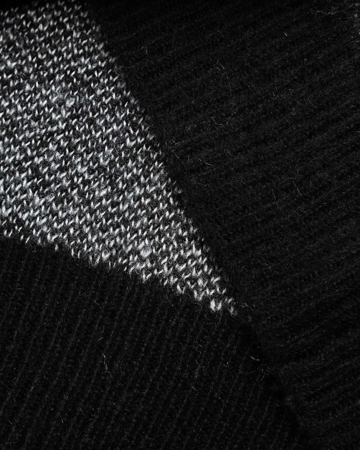 Gatekeeper Sweater Sort