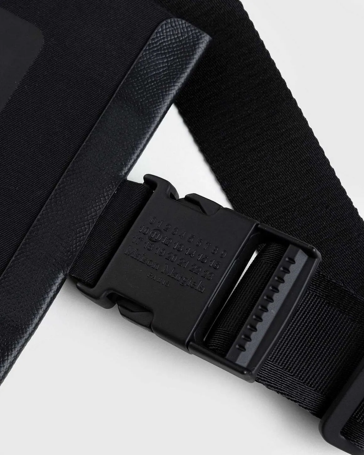 Mackintosh Crossbody Tech Bag Sort