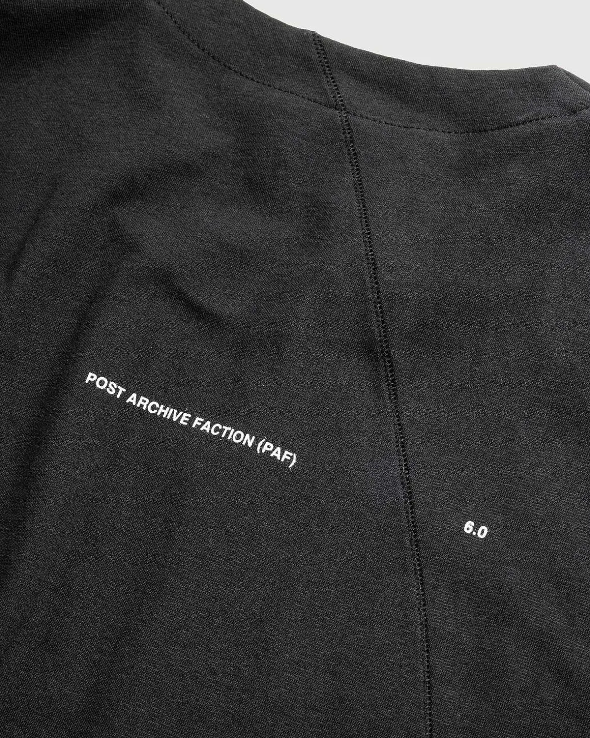 6.0 Tee Hojre Sort